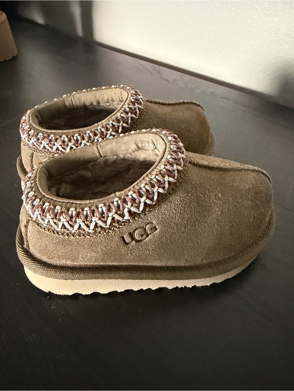 NWT (no box) UGG Toddler Tasman II slippers size 6 antilope